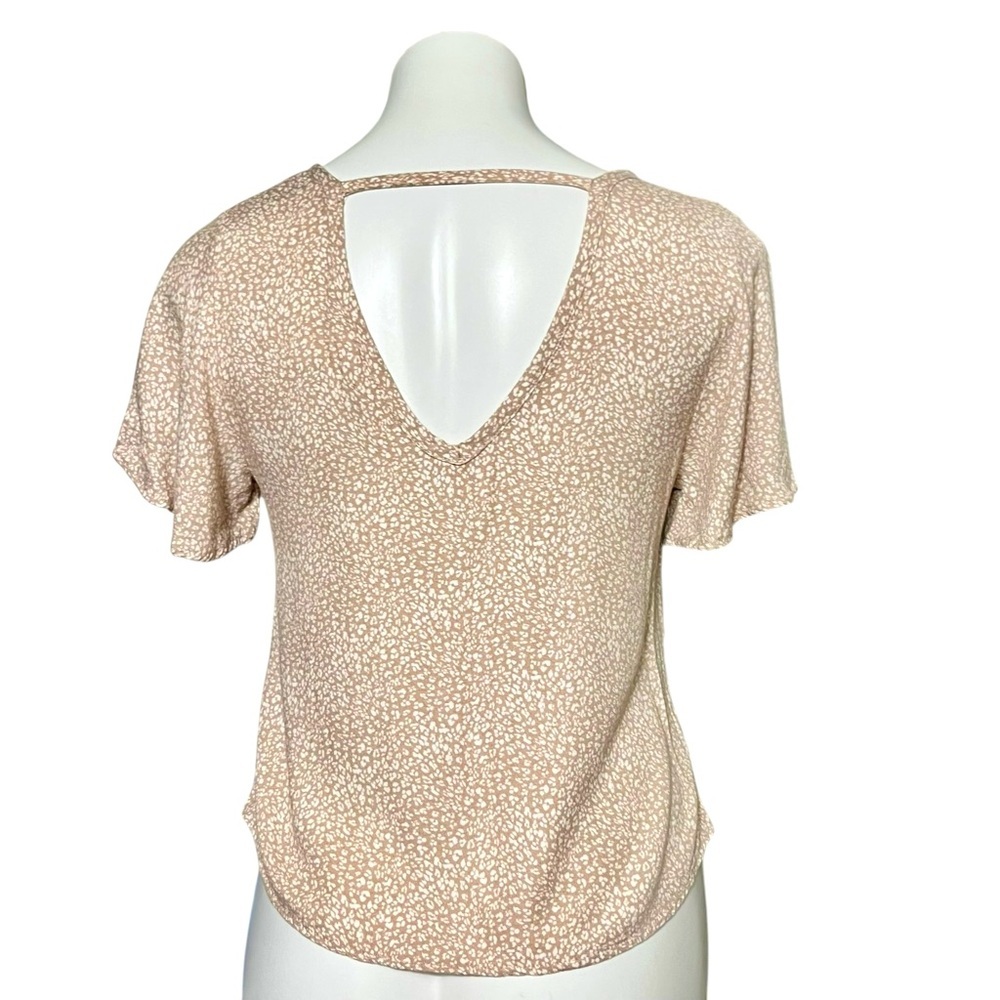 Urban Romantics Button Down Top Size Medium Beige/White - Picture 3 of 4